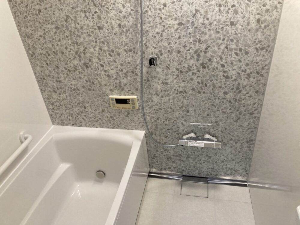 大田区にて戸建ての在来浴室のリフォームと窓・ドアの断熱リフォームをして快適に！
