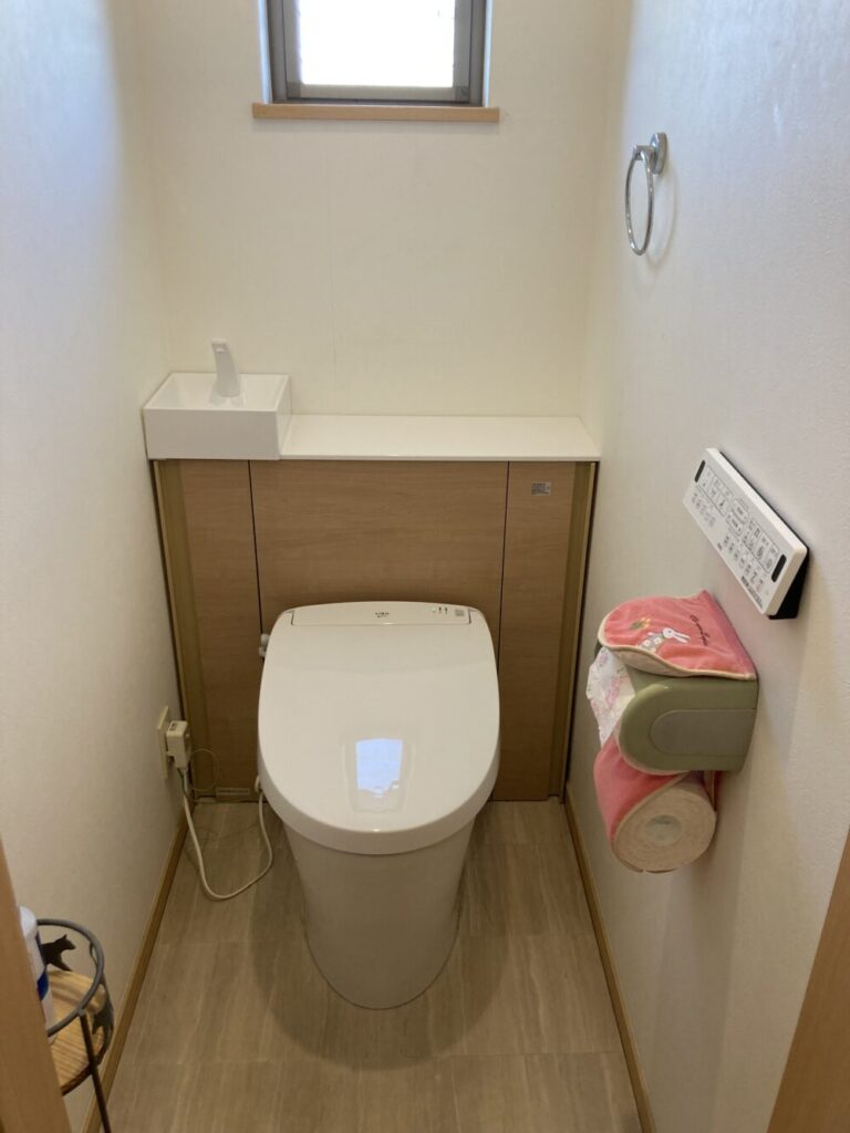 川崎市にてトイレをキャビネット付きのリフォレにリフォームしました！